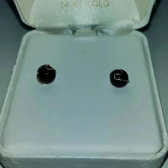 Source Unknown Jewelry - 14 karat gold Onyx sphere stud earrings new old stock